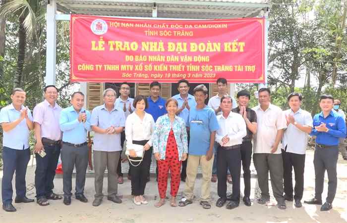 Hội Nạn nhân chất độc da cam-dioxin tỉnh Sóc Trăng bàn giao nhà Đại đoàn kết tại Mỹ Xuyên
 