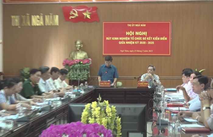 Ngã Năm rút kinh nghiệm điểm chỉ đạo sơ kết giữa nhiệm kỳ 2020-2025 Đảng uỷ xã Tân Long