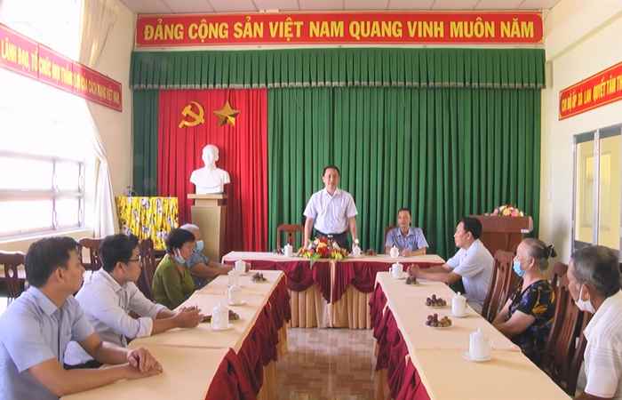 Huyện Châu Thành thăm, tặng quà gia đình chính sách, người có công