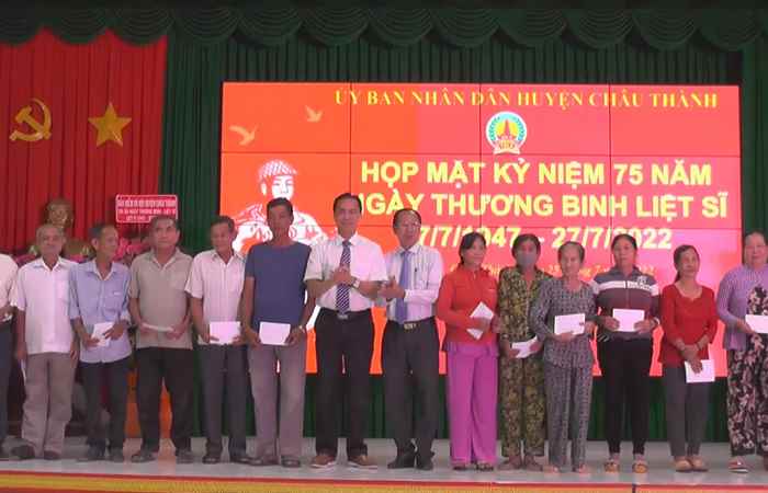 Huyện Châu Thành họp mặt kỷ niệm 75 năm Ngày Thương binh - Liệt sĩ 