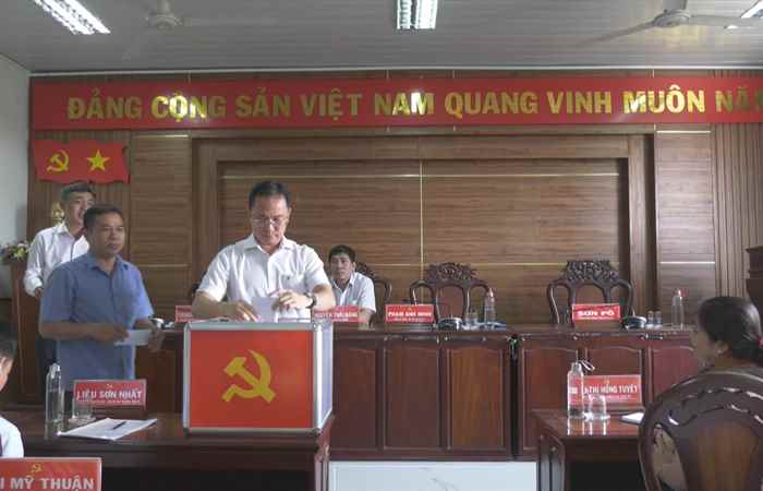 Châu Thành: Lấy phiếu tín nhiệm các đồng chí Ủy viên Ban Thường vụ Huyện ủy