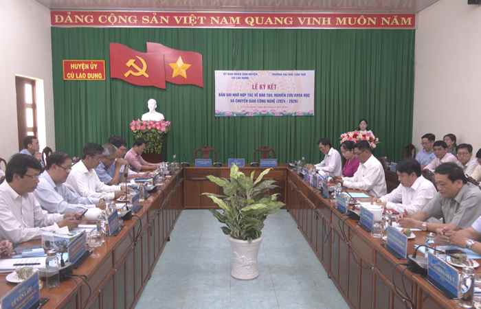 Huyện Cù Lao Dung ký kết thỏa thuận hợp tác với trường Đại học Cần Thơ