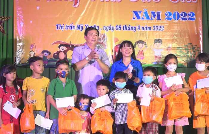 Huyện đoàn Mỹ Xuyên tổ chức Tết Trung thu cho Thiếu niên - Nhi đồng