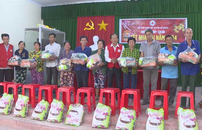 Huyện Kế Sách tặng hơn 5.000 phần quà Tết cho hộ nghèo