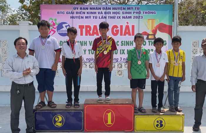 Huyện Mỹ Tú khai mạc giải điền kinh và bơi học sinh phổ thông  