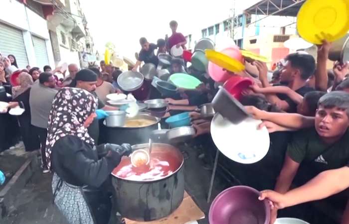 Israel cho phép hàng viện trợ hạn chế vào Gaza