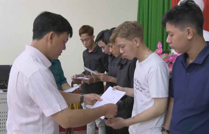 Kế Sách: Trao lệnh gọi công dân nhập ngũ năm 2024