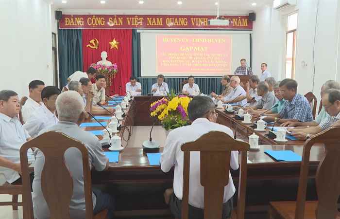 Kế Sách: Viếng nghĩa trang liệt sĩ và họp mặt Xuân Giáp Thìn 2024