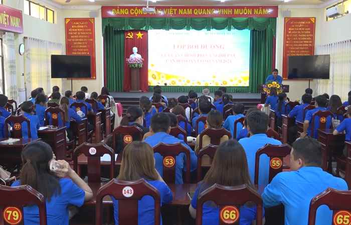 Mỹ Tú: Bồi dưỡng cán bộ Đoàn cơ sở năm 2024