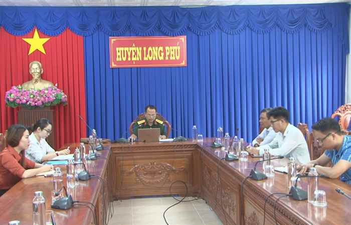 Huyện Long Phú bồi dưỡng kiến thức Quốc phòng an ninh cho đối tượng 4