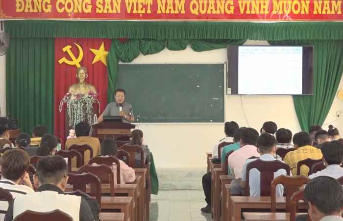 Ngã Năm bồi dưỡng chính trị cho Đảng viên mới