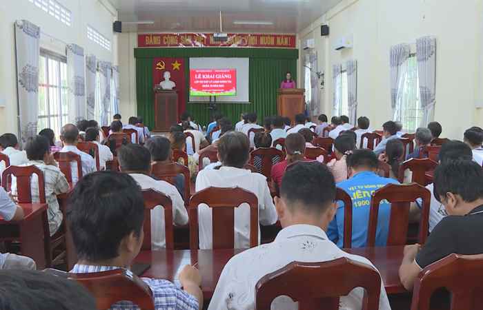 Kế Sách: Khai giảng lớp Sơ cấp Lý luận chính trị