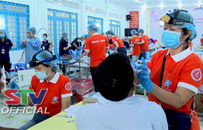 Khám chữa bệnh, phát thuốc miễn phí cho người dân có hoàn cảnh khó khăn tại huyện Mỹ Xuyên