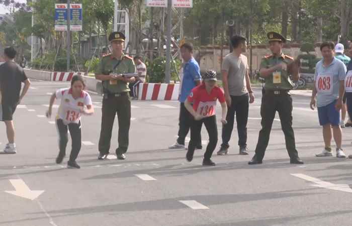 Công an Sóc Trăng kiểm tra chiến sĩ khỏe năm 2023