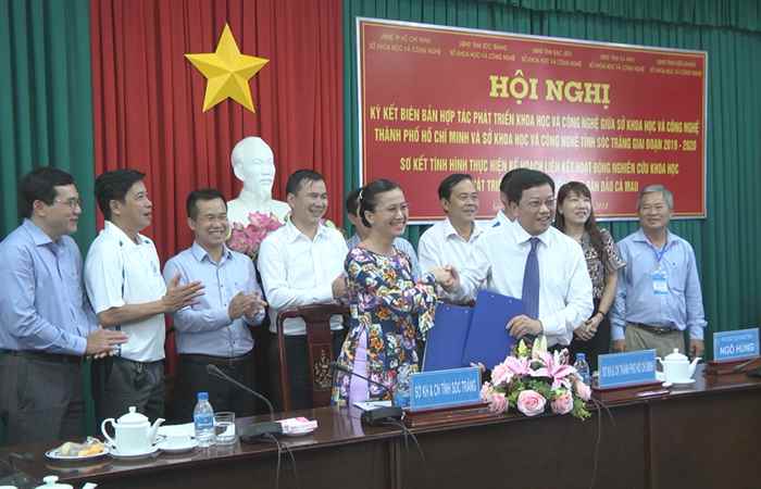 Ký kết biên bản hợp tác phát triển khoa học và công nghệ giữa Sở KH&CN TP Hồ Chí Minh và Sở KH &CN Sóc Trăng