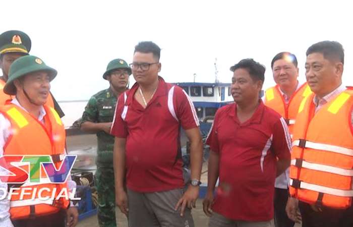 Lãnh đạo huyện Cù Lao Dung khảo sát tình hình khai thác cát trên địa bàn huyện