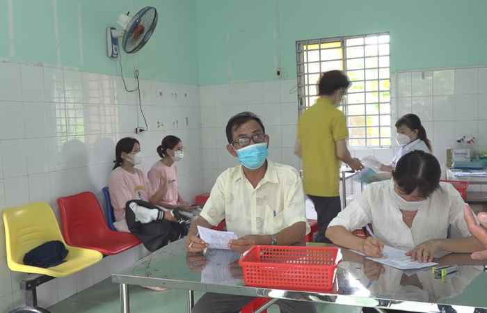 Lãnh đạo huyện Mỹ Xuyên kiểm tra tiêm vaccine phòng COVID-19