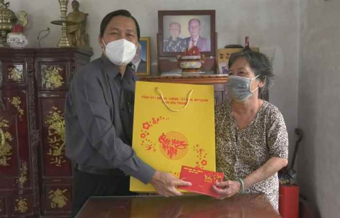 Huyện Kế Sách chúc Tết gia đình chính sách, người có công  