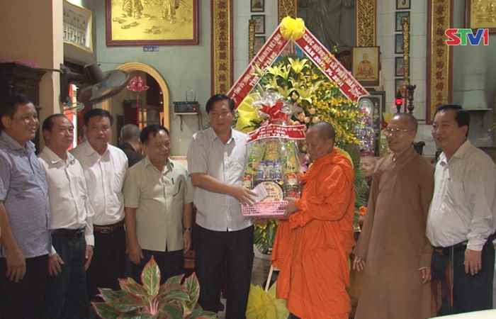 Lãnh đạo tỉnh đến chúc mừng Đại lễ Phật Đản tại Ban Trị sự Giáo hội Phật giáo Việt Nam tỉnh Sóc Trăng