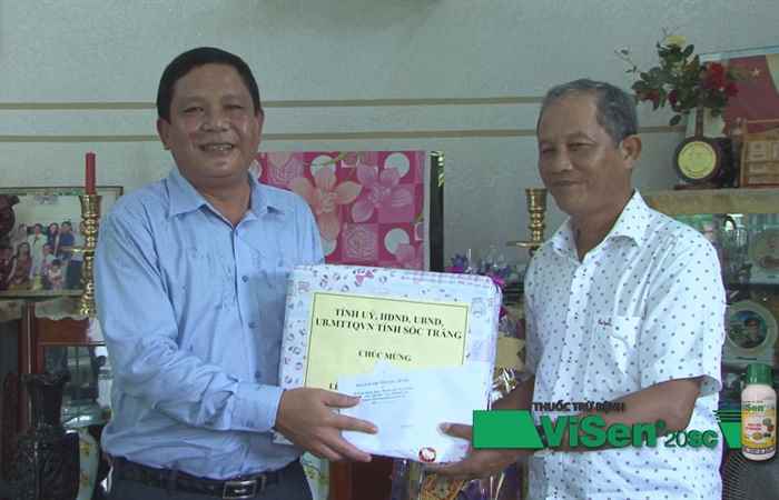 Lãnh đạo tỉnh Sóc Trăng thăm, tặng quà cán bộ hưu trí, gia đình chính sách tại TP Sóc Trăng và huyện Long Phú