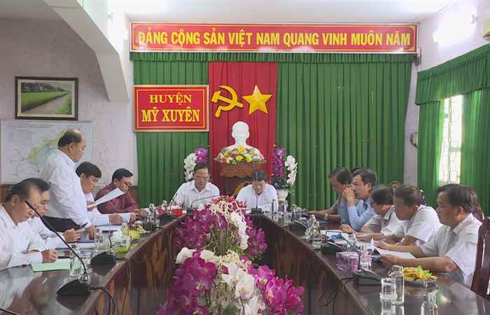 Lãnh đạo huyện Mỹ Xuyên làm việc với Công ty Điện lực Sóc Trăng
