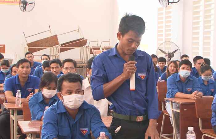  Lãnh đạo UBND huyện Long Phú đối thoại với thanh niên