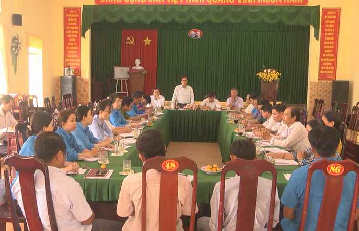 Huyện Mỹ Xuyên vận động nhân dân lắp lúa trên nền tôm, chuyển đổi số trên địa bàn xã Ngọc Đông