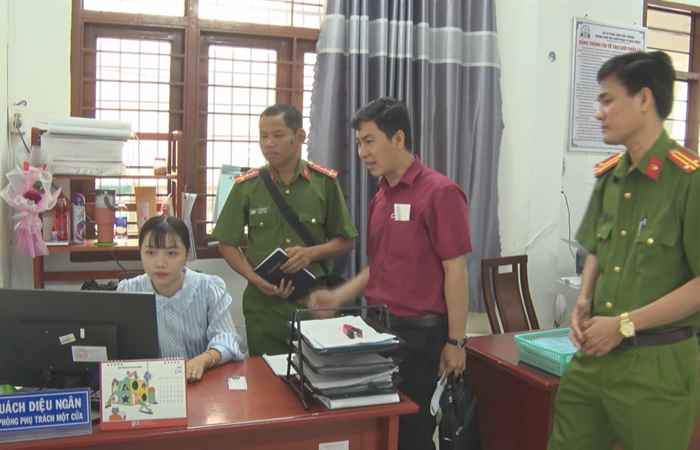 Vĩnh Châu: Khảo sát công tác chuyển đổi số và hoạt động của Tổ Công nghệ số cộng đồng tại phường 1