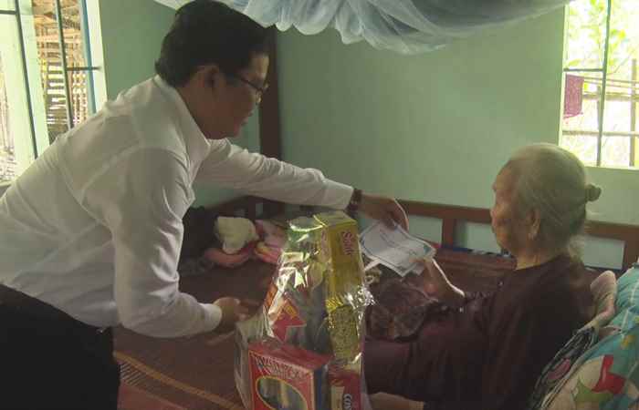 Cù Lao Dung: Lãnh đạo UBND tỉnh Sóc Trăng thăm gia đình chính sách  