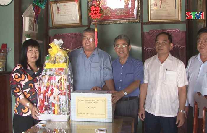 Lãnh đạo UBND tỉnh Sóc Trăng chúc Tết Chôl Chnăm Thmây  cán bộ hưu trí Khmer  ở huyện Thạnh Trị và  Mỹ Xuyên 