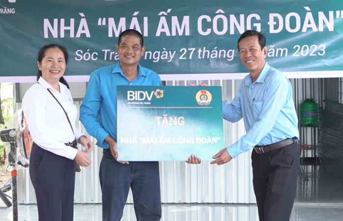 Trần Đề: LĐLĐ bàn giao “Mái ấm công đoàn”