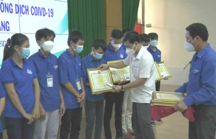 Kế Sách biểu dương tình nguyện viên hỗ trợ huyện phòng, chống COVID-19
