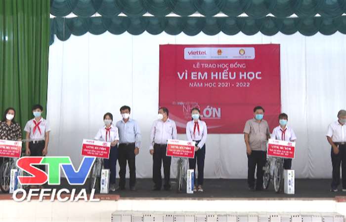 72 suất học bổng "Vì em hiếu học" được trao cho học sinh tiêu biểu, vượt khó tại Long Phú