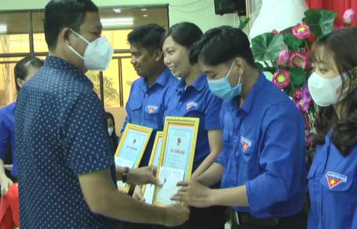 Huyện Đoàn Mỹ Xuyên tuyên dương Thanh niên tiêu biểu làm theo lời Bác