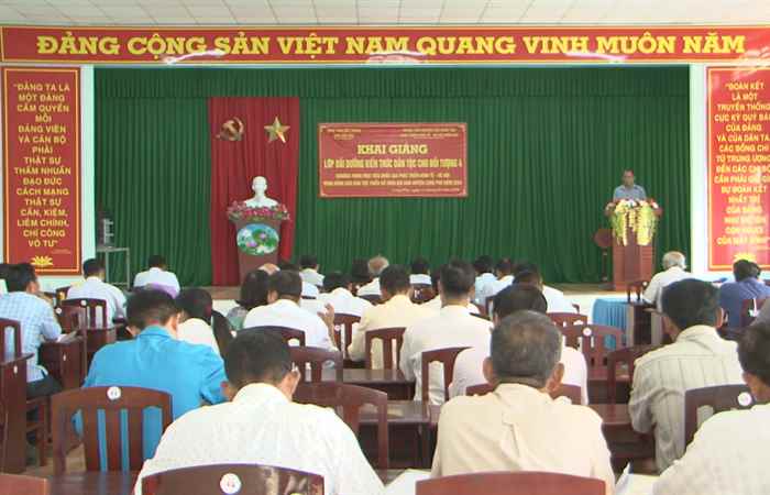 Long Phú: Bồi dưỡng kiến thức dân tộc cho đối tượng 4