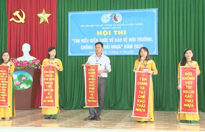 Long Phú: Hội thi “Tìm hiểu kiến thức về bảo vệ môi trường, chống rác thải nhựa”