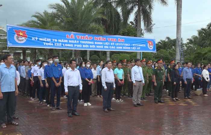 Huyện Long Phú thắp nến tri ân các anh hùng Liệt sĩ