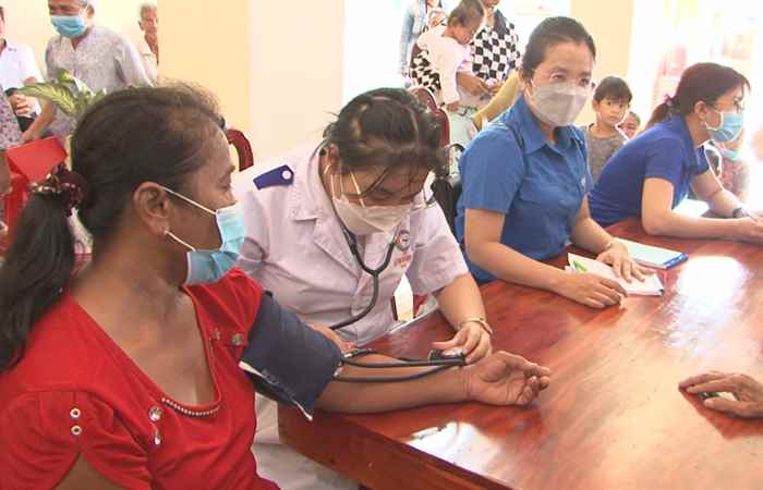 Long Phú tổ chức Ngày hội Thầy thuốc trẻ làm theo lời Bác