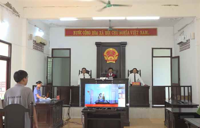 Tòa án Nhân dân Long Phú xét xử trực tuyến 2 vụ án hình sự