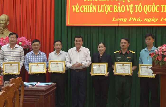 Long Phú tổng kết 10 năm thực hiện Nghị quyết Trung ương 8, Khoá XI về chiến lược bảo vệ tổ quốc trong tình mới  