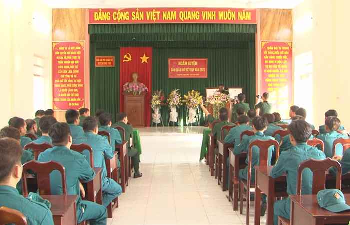 Long Phú triển khai huấn luyện dân quân năm thứ nhất