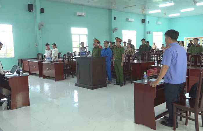 Mỹ Tú: 2 năm 6 tháng tù dành cho đối tượng tàng trữ, mua bán vũ khí quân dụng trái phép tại huyện 