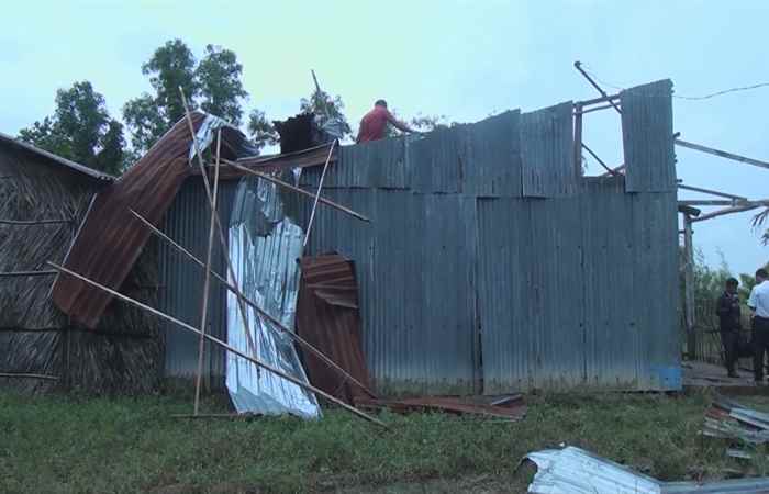 Mỹ Tú 26 căn nhà bị ảnh hưởng do giông, lốc