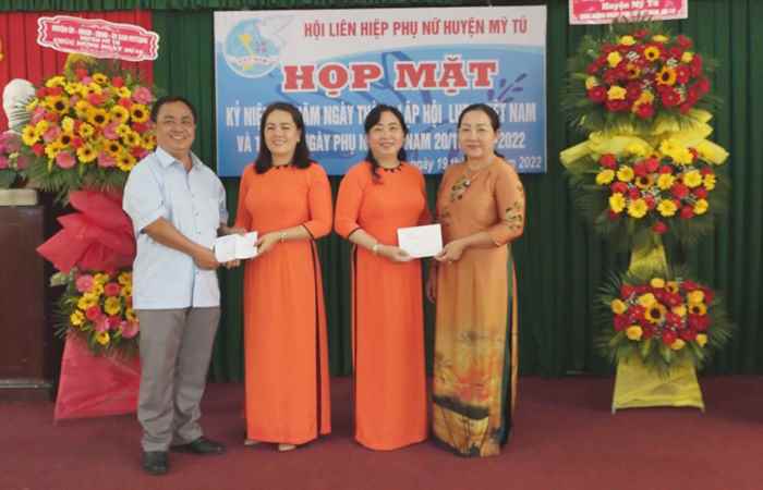 Mỹ Tú họp mặt kỷ niệm 92 năm ngày thành lập Hội liên hiệp Phụ nữ Việt Nam