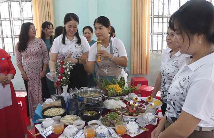 Mỹ Tú họp mặt kỷ niệm 93 năm Ngày thành lập Hội LHPN Việt Nam