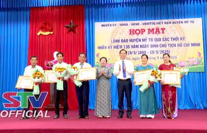 Mỹ Tú: Họp mặt lãnh đạo huyện qua các thời kỳ