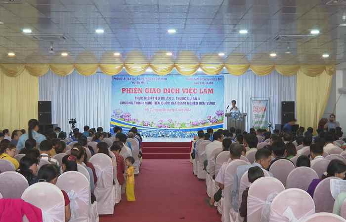 Mỹ Tú: Phiên giao dịch việc làm thực hiện Tiểu Dự án 3