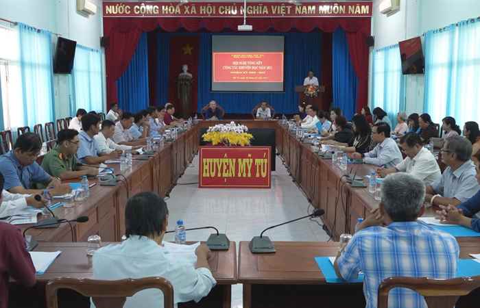 Mỹ Tú vận động Quỹ khuyến học, Khuyến tài hơn 2 tỷ đồng