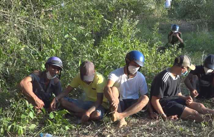 Mỹ Xuyên bắt quả tang tụ điểm đá gà ăn thua bằng tiền