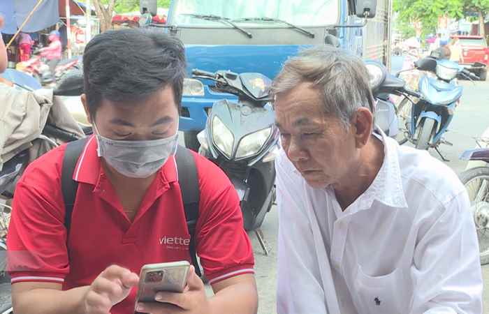 Mỹ Xuyên: Hướng dẫn người dân đăng ký, kích hoạt tài khoảng định danh điện tử mức độ 1 